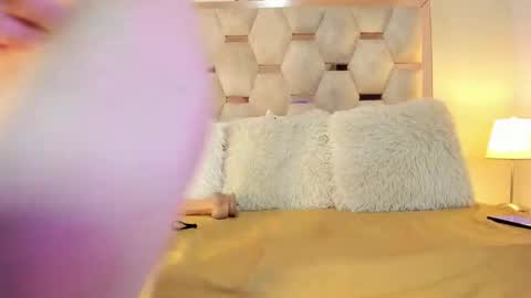 Small Hot19 online show from 09/25/25, 09:57