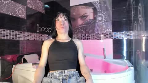 Small Hot19 online show from 10/05/25, 08:56