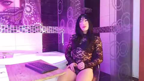 Small Hot19 online show from 06/12/26, 09:08