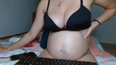 Snapshot of smallbrenda21 chatting on 10/30/25, 10:43 brenda online show from 10/30/25, 10:43