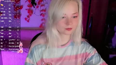 Snapshot of smallimpmeili chatting on 10/24/25, 07:43 smallimpmeili online show from 10/24/25, 07:43