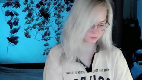 Snapshot of smallimpmeili chatting on 11/01/25, 07:16 smallimpmeili online show from 11/01/25, 07:16