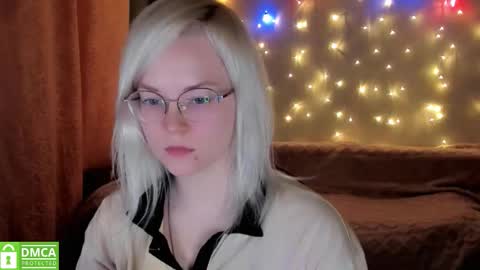 smallimpmeili online show from 12/04/25, 09:23