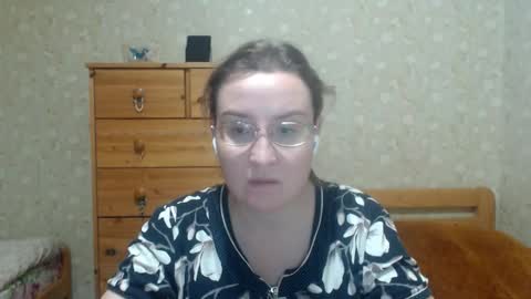 Snapshot of smart_rose chatting on 11/17/25, 01:22 smart_rose online show from 11/17/25, 01:22