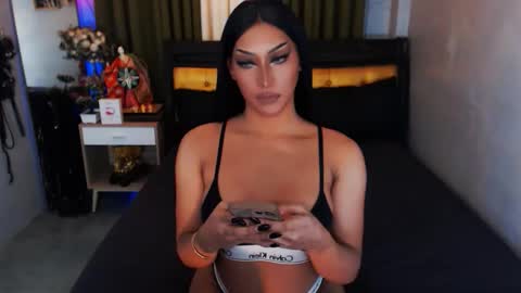 Snapshot of smasherqueen chatting on 11/24/25, 11:21 smasherqueen online show from 11/24/25, 11:21