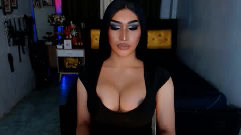 Snapshot of smasherqueen chatting on 11/27/25, 07:43 smasherqueen online show from 11/27/25, 07:43