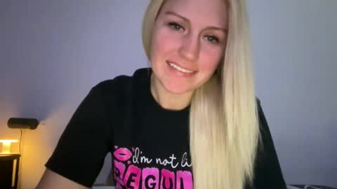 smexxii93 online show from 12/17/25, 06:03