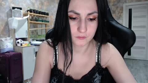 smile_cute_fox online show from 05/14/26, 12:12