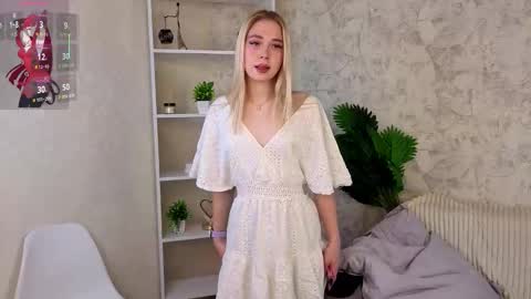 Snapshot of smile_with_nicole chatting on 10/13/25, 04:51 The girl from the dream by name Mary online show from 10/13/25, 04:51