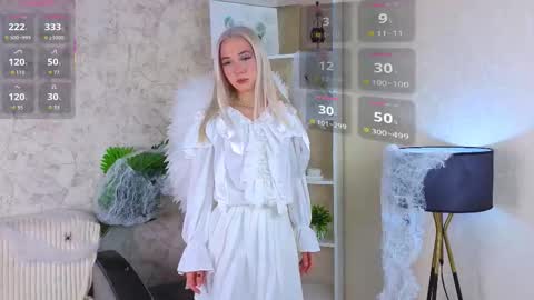 Snapshot of smile_with_nicole chatting on 10/26/25, 04:35 The girl from the dream by name Mary online show from 10/26/25, 04:35