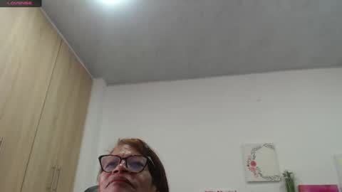 Snapshot of smilet_milf chatting on 11/11/25, 01:22 Smileth online show from 11/11/25, 01:22