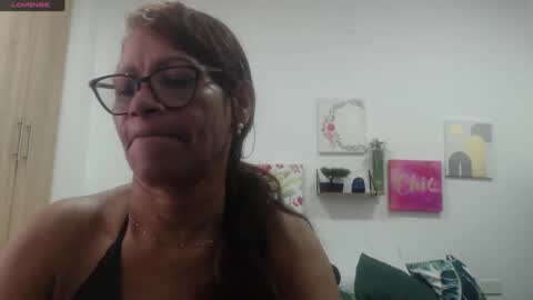 Snapshot of smilet_milf chatting on 11/15/25, 12:23 Smileth online show from 11/15/25, 12:23