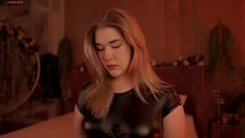 Snapshot of smiley_mia_ chatting on 09/14/25, 05:06 Mia online show from 09/14/25, 05:06