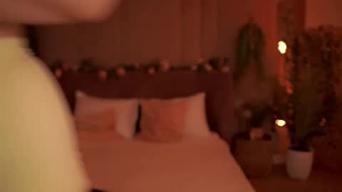 Snapshot of smiley_mia_ chatting on 09/18/25, 05:09 Mia online show from 09/18/25, 05:09