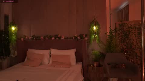 Snapshot of smiley_mia_ chatting on 09/24/25, 05:11 Mia online show from 09/24/25, 05:11