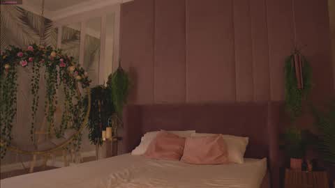 Mia online show from 11/16/25, 05:02