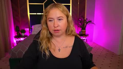 smilingladyy online show from 09/17/25, 12:07