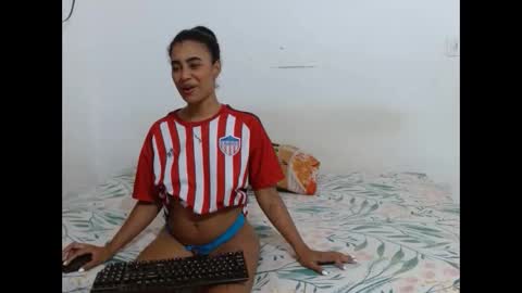 Snapshot of smith_and_mia chatting on 04/10/26, 04:33 Smith y Mia online show from 04/10/26, 04:33