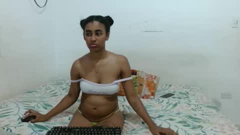 Snapshot of smith_and_mia chatting on 04/11/26, 10:25 Smith y Mia online show from 04/11/26, 10:25