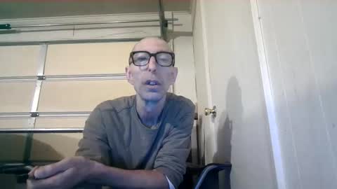 smoke-4-me online show from 10/24/25, 05:42