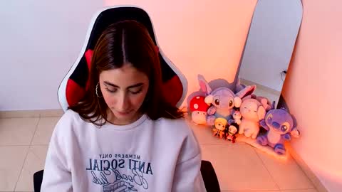 Snapshot of smm_hll chatting on 10/22/25, 10:20 S A L O M M E online show from 10/22/25, 10:20