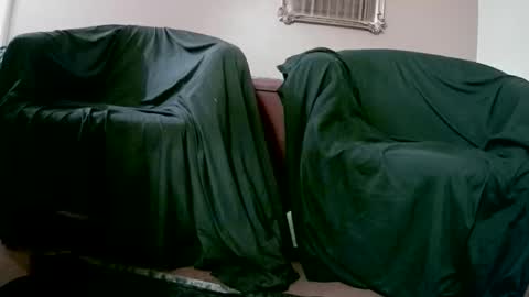 Snapshot of smokeingbitch420 chatting on 10/19/25, 05:08 love bug online show from 10/19/25, 05:08