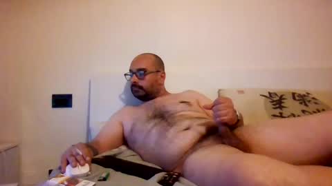 Snapshot of smoker985 chatting on 07/15/26, 04:23 smoker985 online show from 07/15/26, 04:23