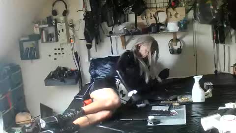 smokeslut365 online show from 06/10/26, 05:50