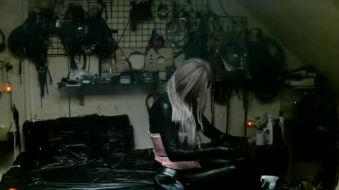 smokeslut365 online show from 06/18/26, 02:12