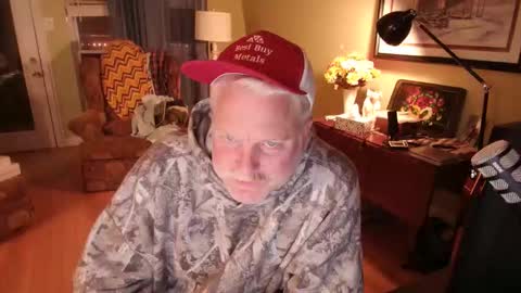 Snapshot of smokymountanman chatting on 12/17/25, 04:29 smokymountanman online show from 12/17/25, 04:29
