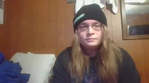 Snapshot of smolluwu chatting on 12/15/25, 02:27 UwU online show from 12/15/25, 02:27