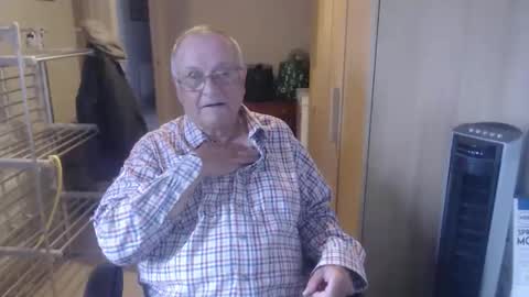 Snapshot of smoothmutton chatting on 10/20/25, 01:11 smoothmutton online show from 10/20/25, 01:11