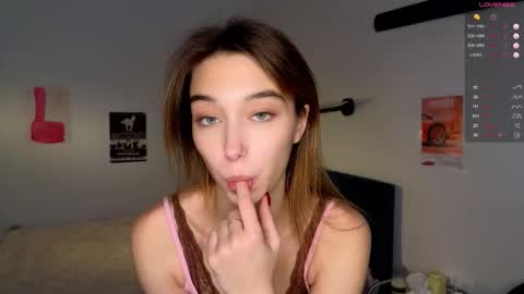 Snapshot of smoothnesss chatting on 11/28/25, 08:39 Eva online show from 11/28/25, 08:39