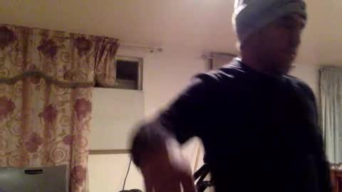 Snapshot of smoothstrik3r chatting on 10/19/25, 01:01 smoothstrik3r online show from 10/19/25, 01:01