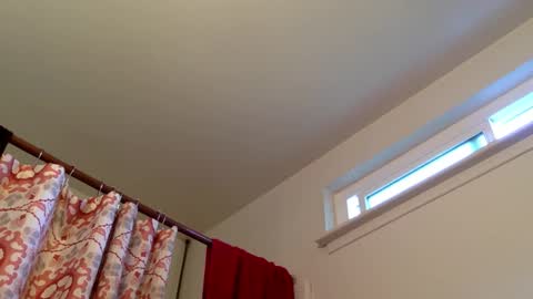 Snapshot of smoothstrik3r chatting on 10/23/25, 04:28 smoothstrik3r online show from 10/23/25, 04:28