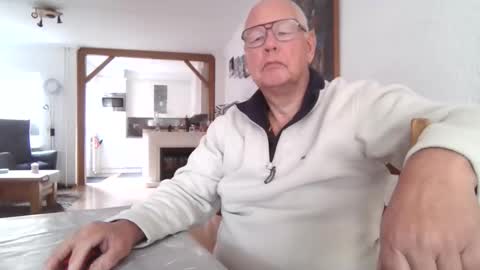 Snapshot of smoothy5460 chatting on 11/24/25, 09:20 smoothy5460 online show from 11/24/25, 09:20