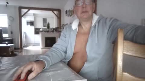 Snapshot of smoothy5460 chatting on 11/28/25, 08:28 smoothy5460 online show from 11/28/25, 08:28