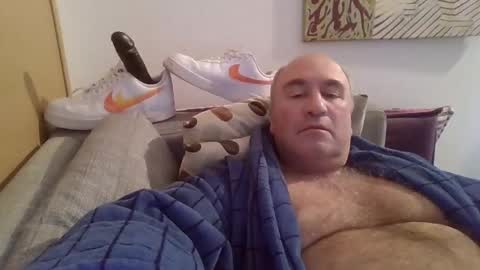 Snapshot of sneakerboy18 chatting on 01/05/25, 01:26 sneakerboy18 online show from 01/05/25, 01:26