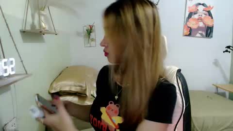 Snapshot of snow_2000 chatting on 10/24/25, 09:28 snow_2000 online show from 10/24/25, 09:28