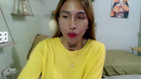 Snapshot of snow_2000 chatting on 10/27/25, 07:12 snow_2000 online show from 10/27/25, 07:12