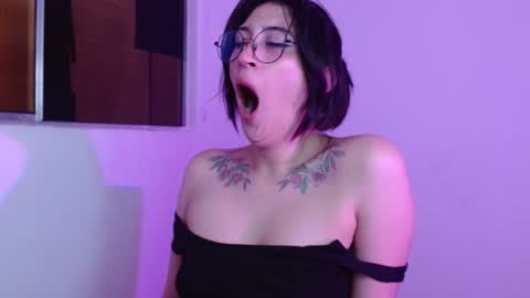 IG     OF red moonn online show from 12/06/24, 02:17