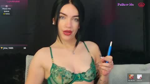 Snapshot of snow_white_19 chatting on 06/05/26, 08:42 snow white 19 online show from 06/05/26, 08:42