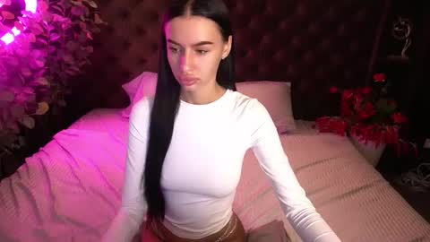 snow_whiteeex online show from 10/21/25, 05:41