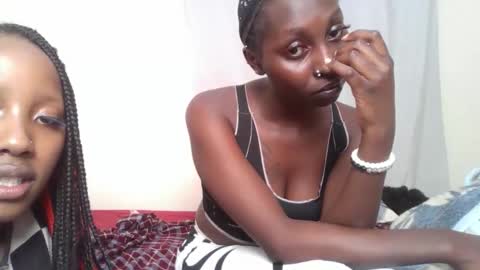 snowfox254 online show from 12/01/25, 07:08