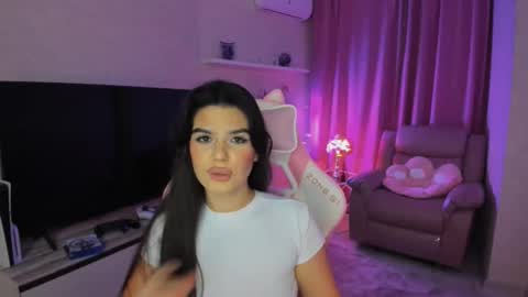 Snapshot of snowingwinter chatting on 09/16/25, 07:37 snowingwinter online show from 09/16/25, 07:37