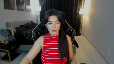 Snapshot of snowingwinter chatting on 09/17/25, 07:26 snowingwinter online show from 09/17/25, 07:26