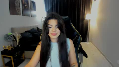 Snapshot of snowingwinter chatting on 09/19/25, 11:33 snowingwinter online show from 09/19/25, 11:33