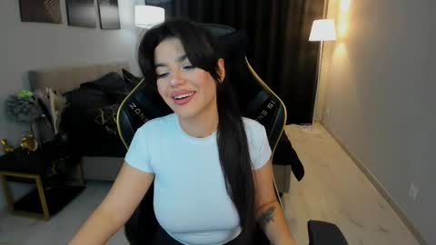 Snapshot of snowingwinter chatting on 09/21/25, 07:26 snowingwinter online show from 09/21/25, 07:26