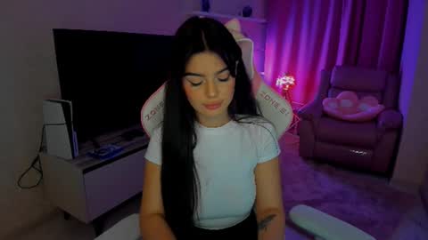 Snapshot of snowingwinter chatting on 09/26/25, 09:19 snowingwinter online show from 09/26/25, 09:19