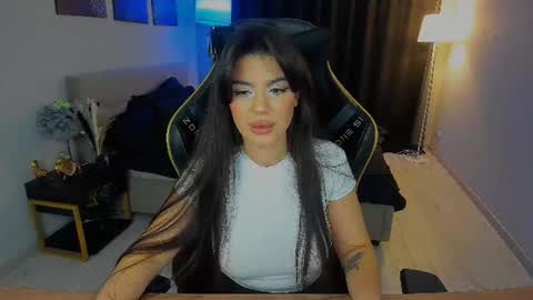 Snapshot of snowingwinter chatting on 09/27/25, 07:41 snowingwinter online show from 09/27/25, 07:41